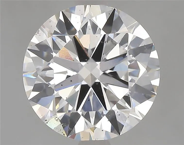 A close-up image of a round lab-grown diamond with a color grade of G and clarity grade of SI1, showcasing its clear appearance and polished surface.