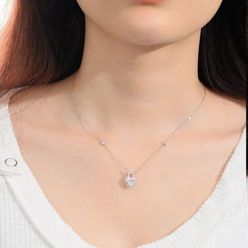 925 Sterling Silver Heart Cut 0.8ct Moissanite Dancing Necklace Fashion Pendant Necklace